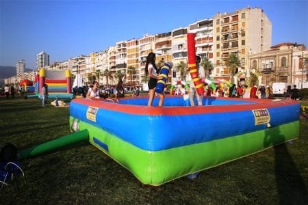 Oyun Parkuru Kiralama Şişme Gladyatör Oyunu Kiralama