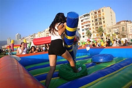 Şişme Oyuncak Parkuru Kiralama Gladyatör Oyun Parkuru Kiralama