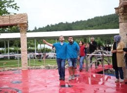 İkiz Tişörtle Yumurta Taşıma Yarışması