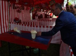 Bardak Kaydırma Oyunu