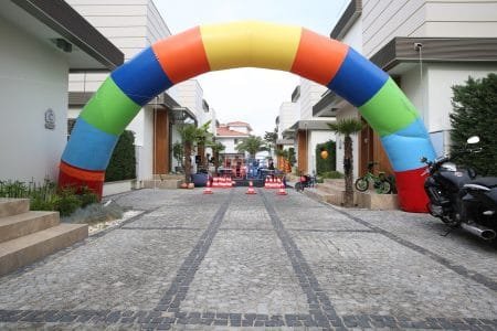 Renkli Şişme Kapı Takı Kiralama